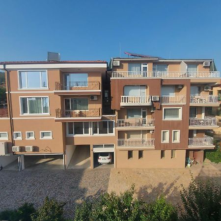 Guest House Rona - Free Parking And Sea View Sveti Vlas Bagian luar foto
