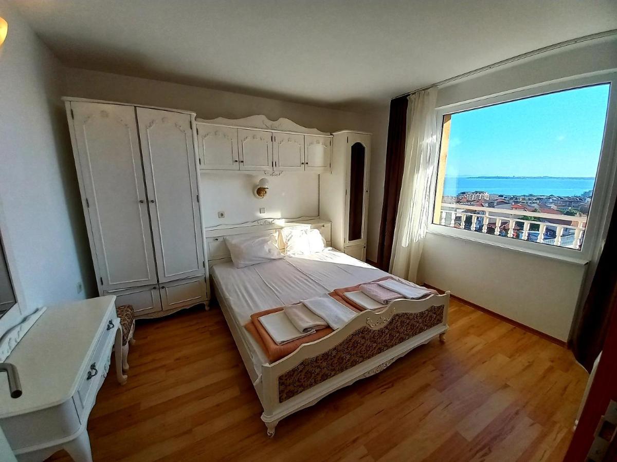 Guest House Rona - Free Parking And Sea View Sveti Vlas Bagian luar foto