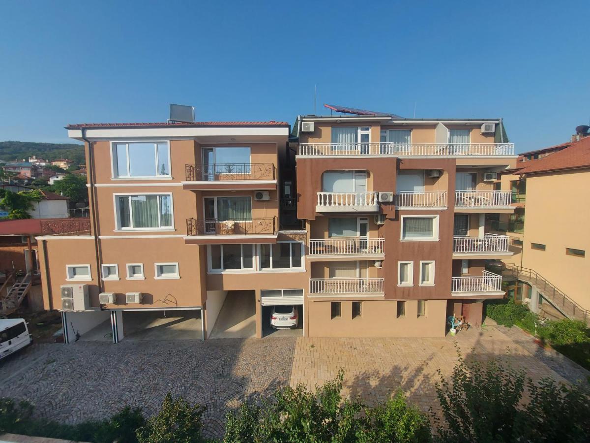 Guest House Rona - Free Parking And Sea View Sveti Vlas Bagian luar foto