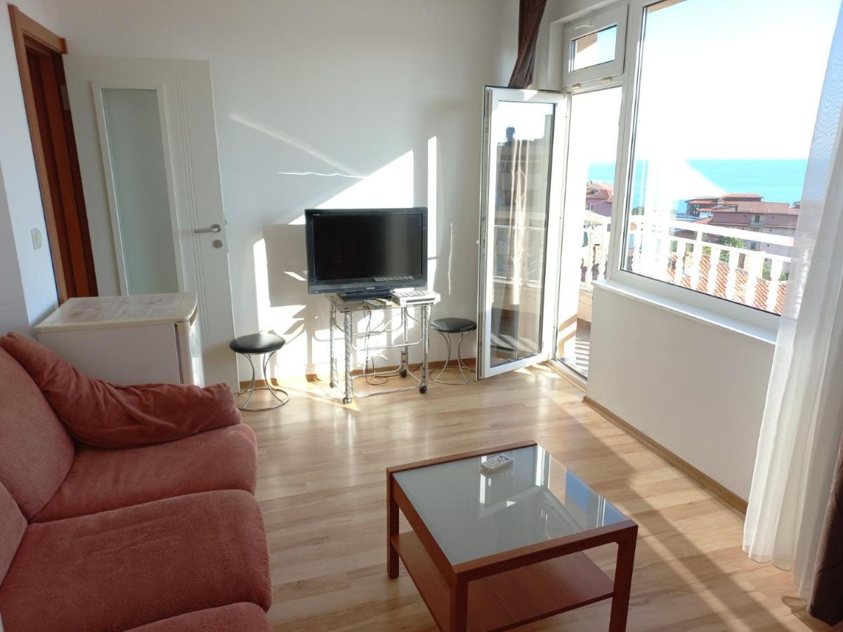 Guest House Rona - Free Parking And Sea View Sveti Vlas Bagian luar foto