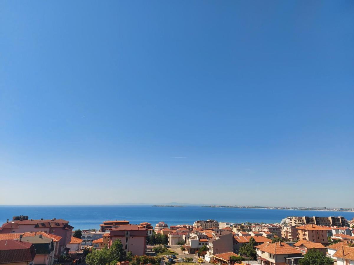 Guest House Rona - Free Parking And Sea View Sveti Vlas Bagian luar foto