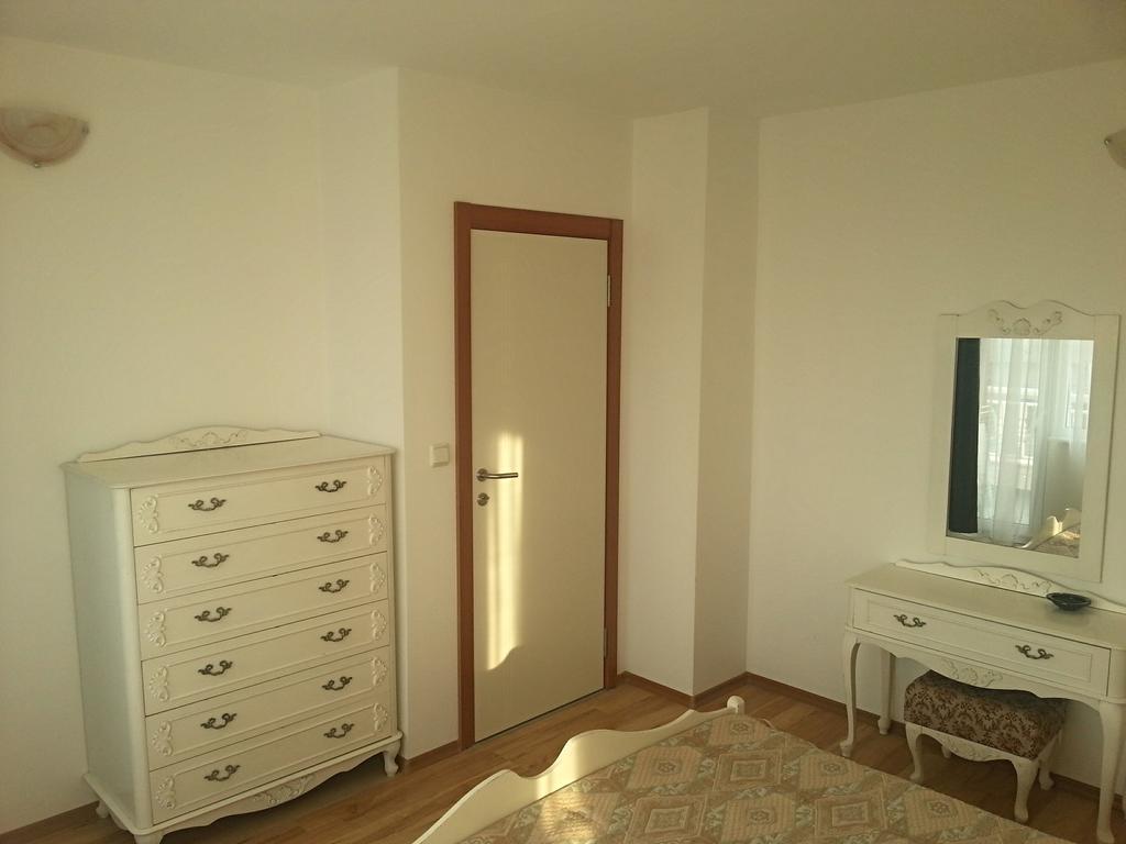 Guest House Rona - Free Parking And Sea View Sveti Vlas Bagian luar foto