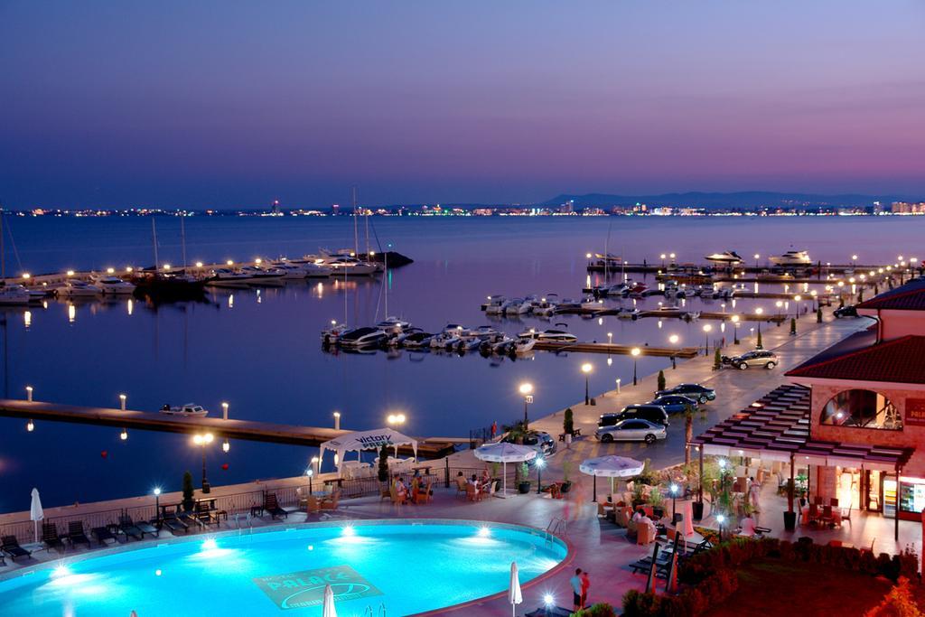 Guest House Rona - Free Parking And Sea View Sveti Vlas Bagian luar foto
