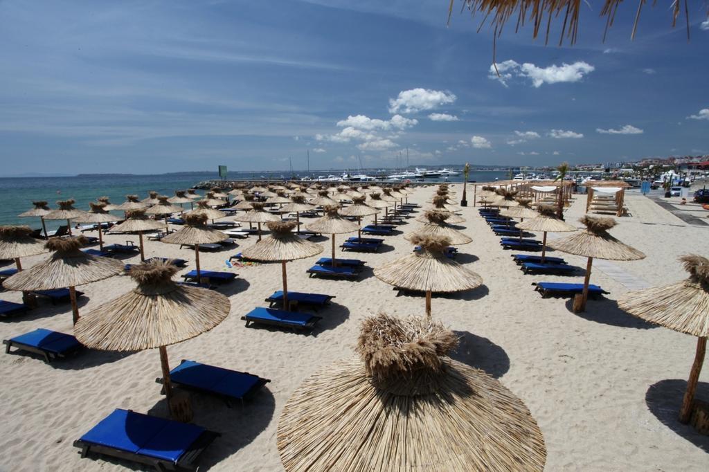 Guest House Rona - Free Parking And Sea View Sveti Vlas Bagian luar foto