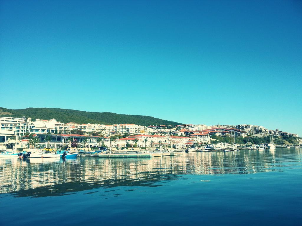Guest House Rona - Free Parking And Sea View Sveti Vlas Bagian luar foto